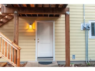 Photo #2: 23084759 Listing