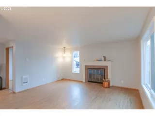 Photo #3: 23084759 Listing