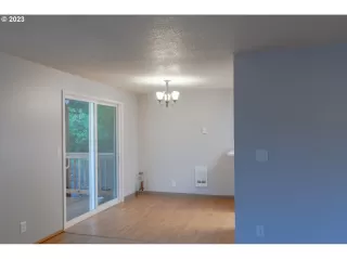 Photo #5: 23084759 Listing