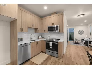 Photo #5: 23084953 Listing