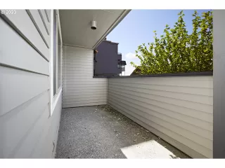 Photo #3: 23085700 Listing