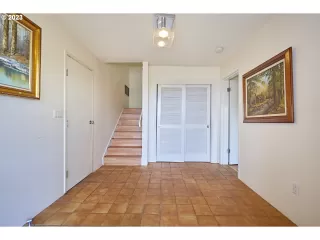 Photo #5: 23085700 Listing