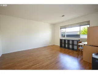 Photo #6: 23085700 Listing