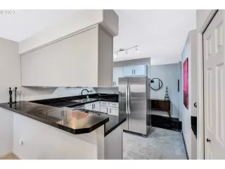 Photo #3: 23085730 Listing