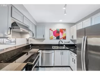 Photo #4: 23085730 Listing