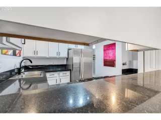 Photo #5: 23085730 Listing