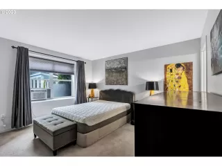 Photo #6: 23085730 Listing