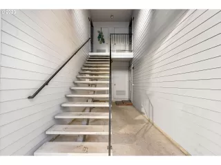 Photo #2: 23086566 Listing