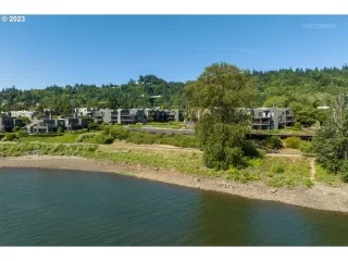 Photo #2: 23087026 Listing