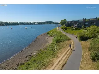 Photo #3: 23087026 Listing