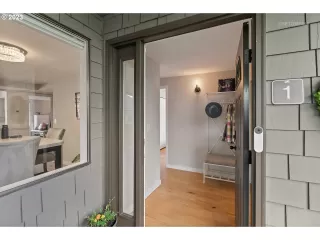 Photo #5: 23087026 Listing