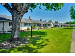 Photo #4: 23087736 Listing