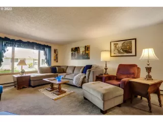 Photo #5: 23087736 Listing