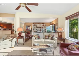 Photo #3: 23088198 Listing