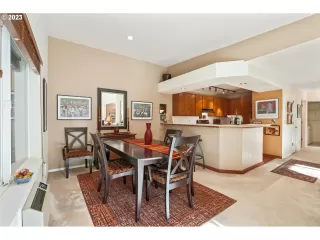 Photo #4: 23088198 Listing