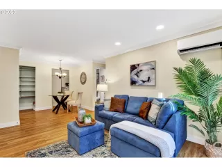 Photo #4: 23088447 Listing