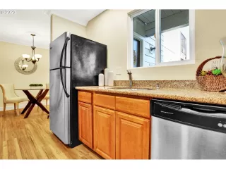 Photo #6: 23088447 Listing