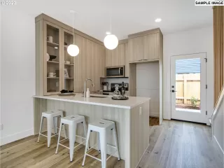 Photo #2: 23088457 Listing