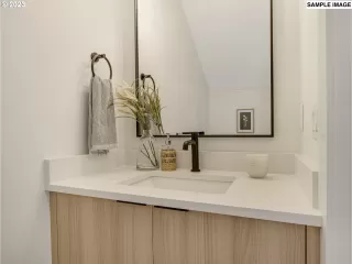 Photo #5: 23088457 Listing