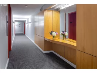 Photo #4: 23088572 Listing