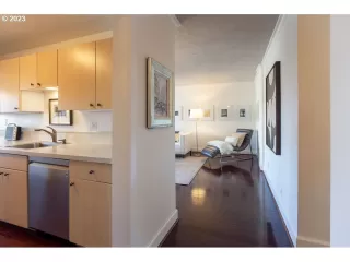 Photo #6: 23088572 Listing