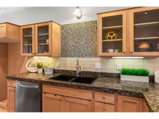 Photo #4: 23089339 Listing