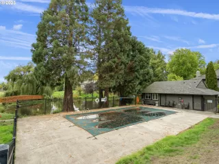 Photo #5: 23089503 Listing