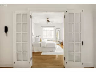 Photo #4: 23089952 Listing