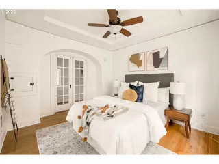 Photo #6: 23089952 Listing