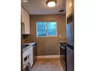 Photo #2: 23090229 Listing