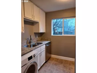 Photo #3: 23090229 Listing