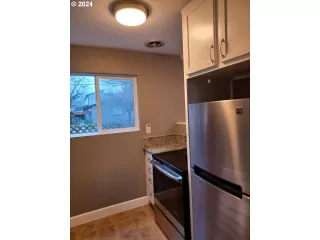 Photo #4: 23090229 Listing