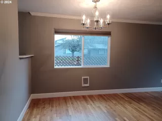 Photo #5: 23090229 Listing
