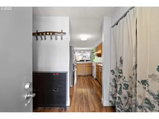 Photo #2: 23090399 Listing