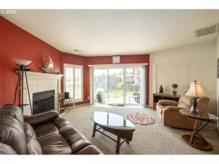 Photo #4: 23090487 Listing