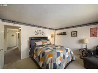 Photo #5: 23090487 Listing