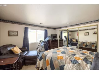 Photo #6: 23090487 Listing