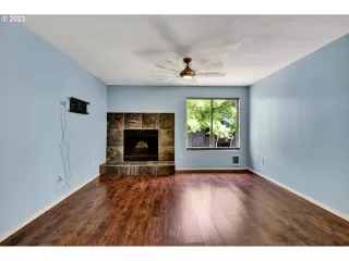 Photo #4: 23091225 Listing 