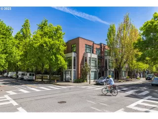 Photo #2: 23091303 Listing