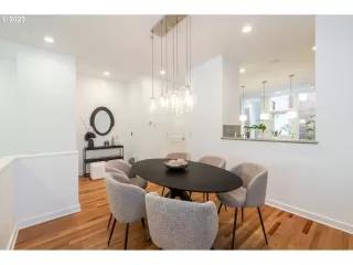 Photo #6: 23091303 Listing