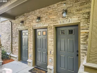 Photo #4: 23091581 Listing