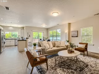 Photo #5: 23091581 Listing