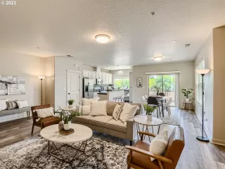 Photo #6: 23091581 Listing