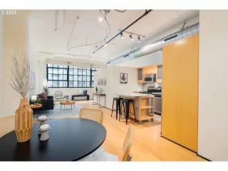 Photo #1: 23092212 Listing 