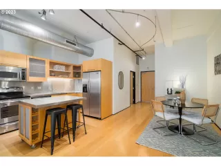 Photo #2: 23092212 Listing 