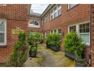 Photo #2: 23092227 Listing