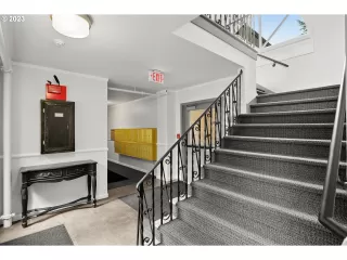 Photo #4: 23092227 Listing