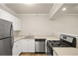 Photo #6: 23092227 Listing