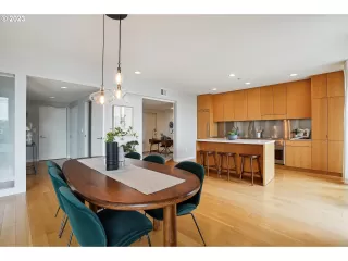 Photo #4: 23094251 Listing