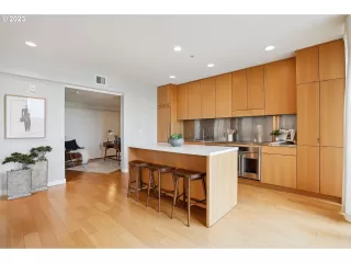 Photo #5: 23094251 Listing